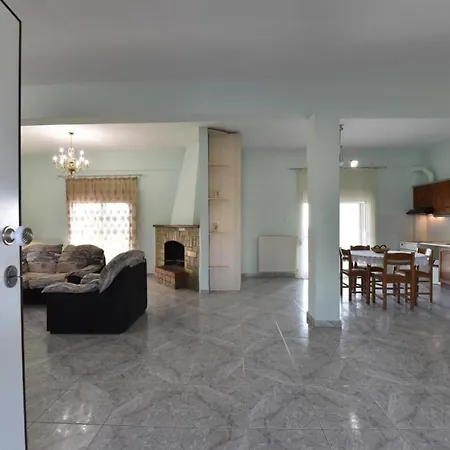Katies Spacious House By A Quiet Next To Дом отдыха *
