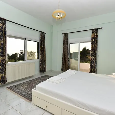 Дом отдыха Katies Spacious House By A Quiet Next To